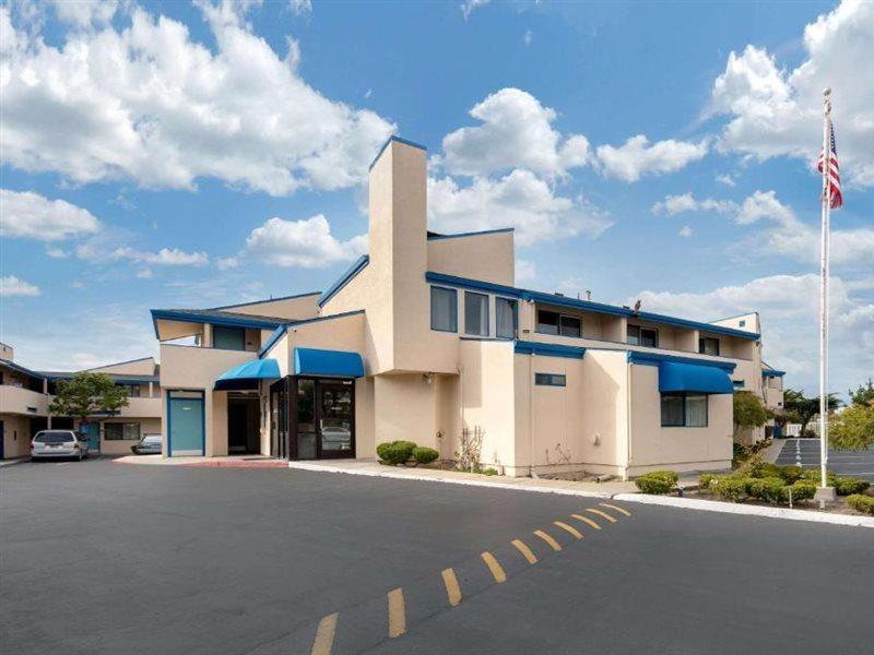 סיסייד Bay Breeze Inn מראה חיצוני תמונה