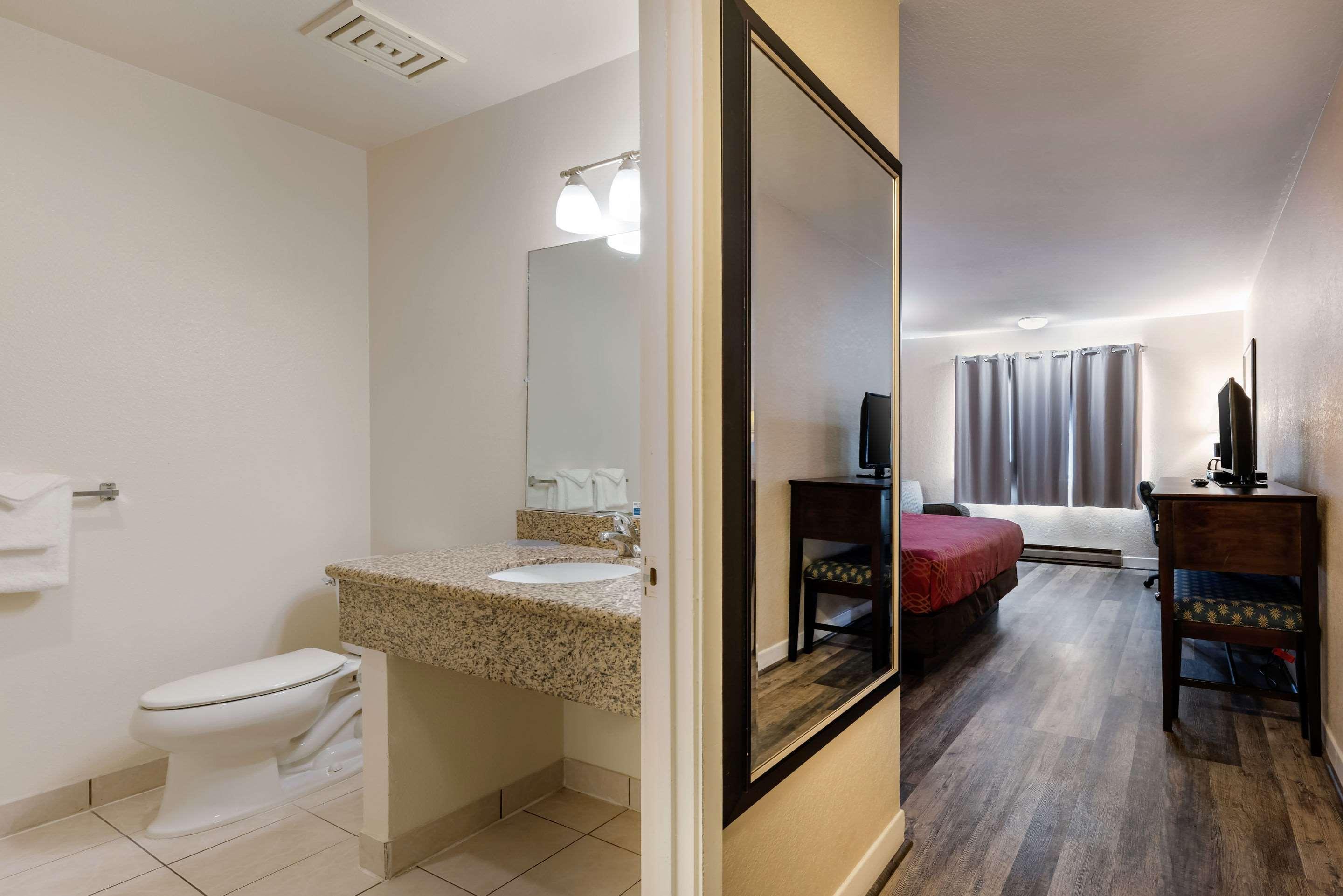 סיסייד Bay Breeze Inn מראה חיצוני תמונה