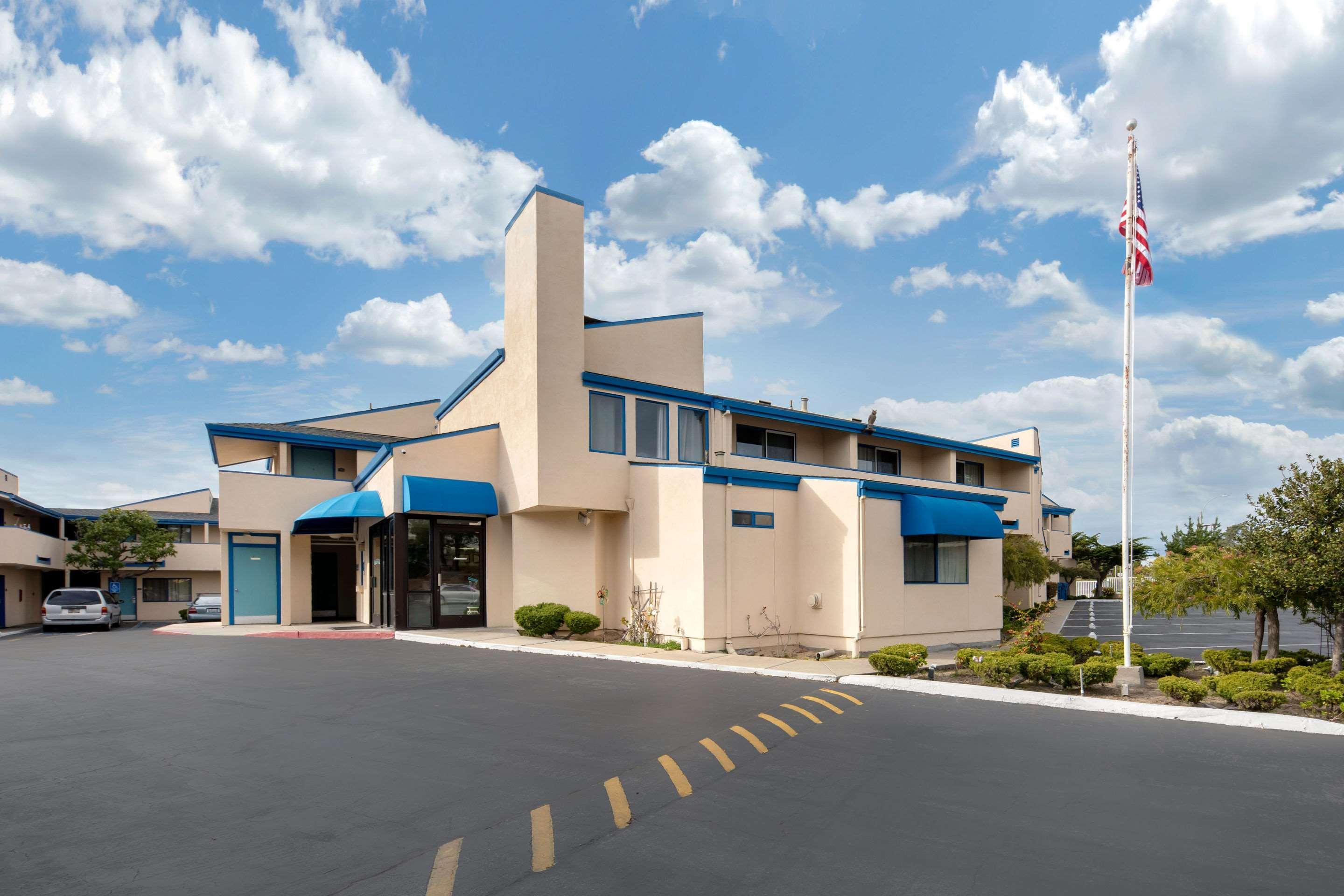 סיסייד Bay Breeze Inn מראה חיצוני תמונה