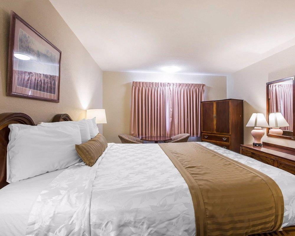 סיסייד Bay Breeze Inn מראה חיצוני תמונה
