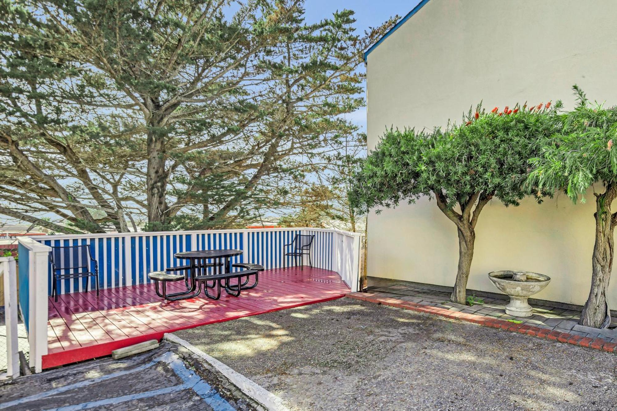 סיסייד Bay Breeze Inn מראה חיצוני תמונה